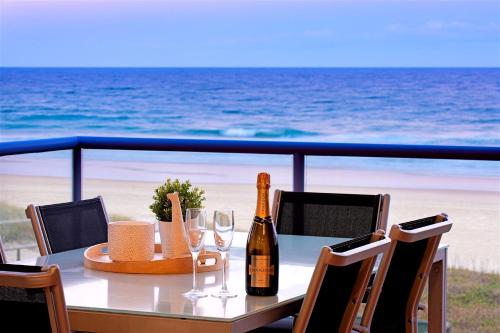 Beachfront Escape Stay 5 Pay 4 - Whale Season