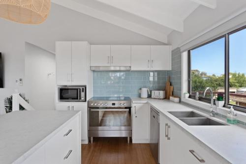 Coastal Comfort Retreat Cowes Phillip Island - image 5