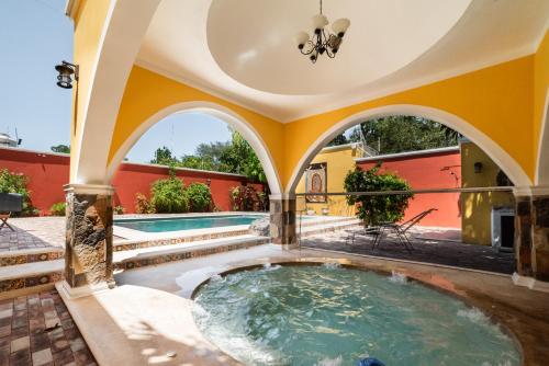Espectacular casona con alberca y jardines in Mérida, Mexico