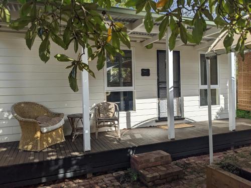 Large garden block with multiple dwellings in the centre of Bendigo - Bendigo