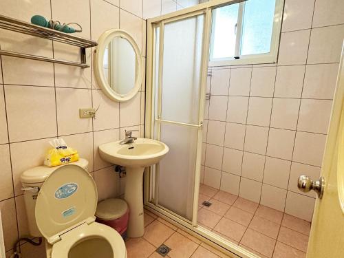 Bathroom, 迦南山莊 in Wufeng Township