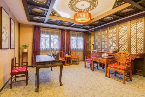 Beijing Jinlong Hotspring Hotel in Jianguomen & Railway Station