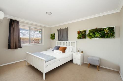 Spacious newly redecorated 5BD Family Home