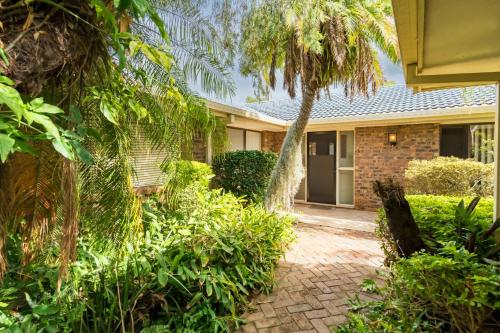 Hobbit House Inspired 4BR cozy Fairytale Cottage