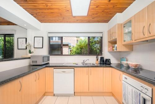 Hobbit House Inspired 4BR cozy Fairytale Cottage