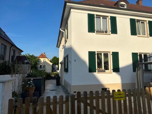 Altes Stadthaus mit Garten und Gewölbekeller - Stuttgart