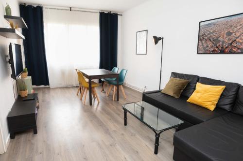 Apartment Carrer de Joan - Tap to explore photos