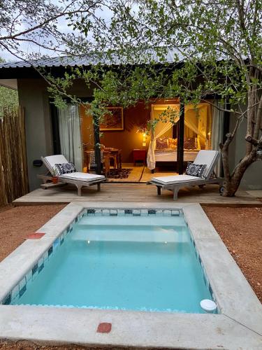 465930577 Safari Moon Luxury Bush Lodge