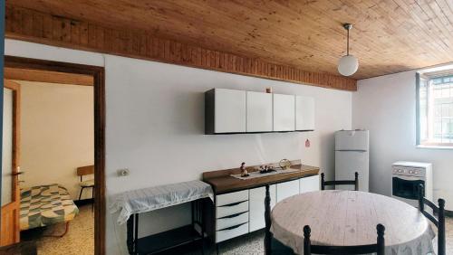  LEGNONCINO - Traditional apartment in an antique building near Como lake in Taceno