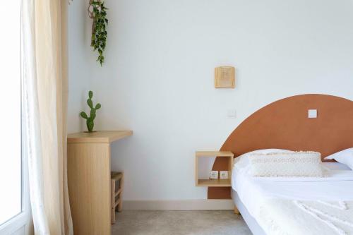 1 queen bed, 1 twin bed