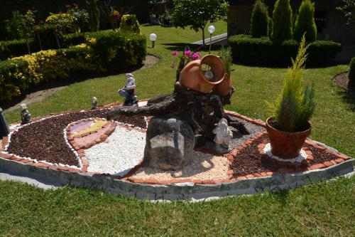 El Jardin - image 5