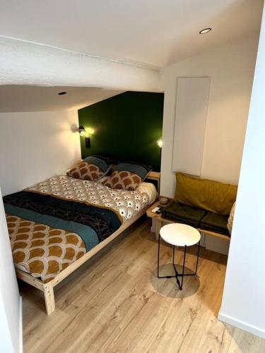 studio cosy sous les toits in St Barnabe