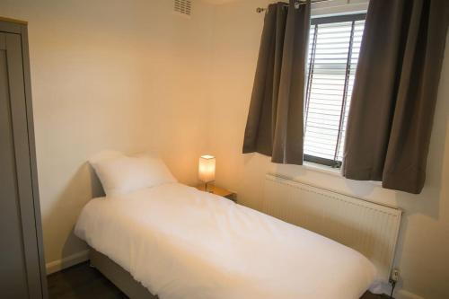 parking Inc 3 bed 15 percent off for monthly stays