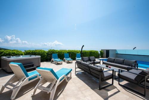 Erkély/terasz, Villa Sveti Petar - with heated pool and outdoor jacuzzi in Poljane