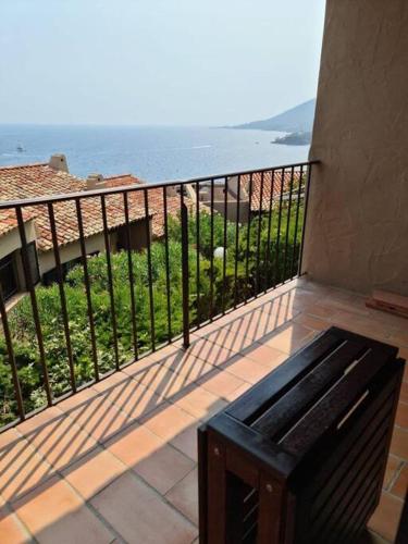 Grand studio 35 m2 avec mezzanine et vue mer