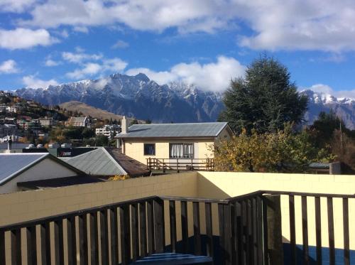 Surrounding environment, Southern Laughter Backpackers in Queenstown