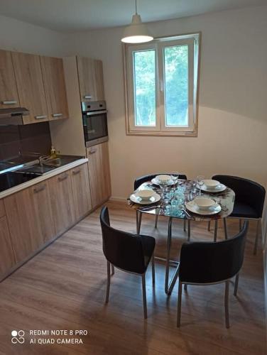 廚房, two studio apartmans whit big pool in 卡森