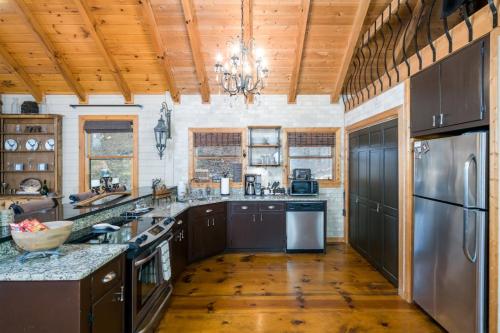 New Listing! The Laurel Mountain Chalet