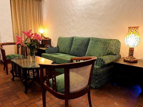 room detail thumbnail 1