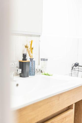 Bathroom, Le Cosy WIFI CLIM JARDIN TOP PROS SERVICESConciergerie MONTPELLIER in Alco