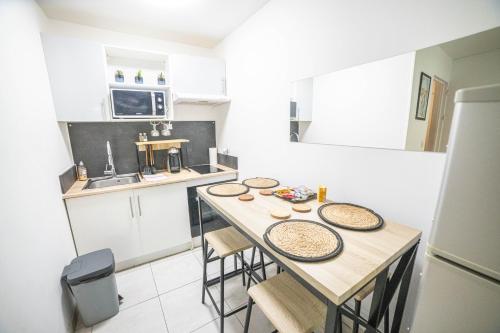 Kitchen, Le Cosy WIFI CLIM JARDIN TOP PROS SERVICESConciergerie MONTPELLIER in Alco