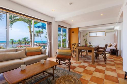 海まで徒歩1分 沖縄でも珍しい絶景ホテル 贅沢プライベートビーチ付き ビーチルーム