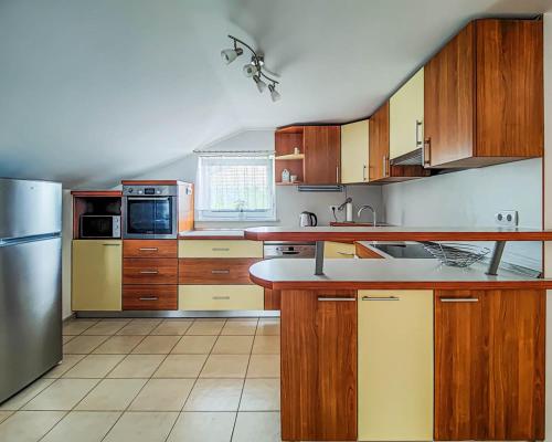 кухня, Apartma Hilltop Haven in Смар'є прі Єлса