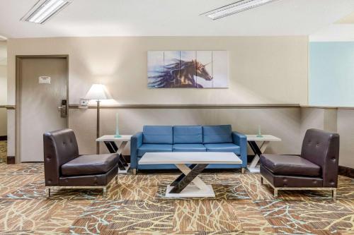 Quality Suites Kansas City International Airport