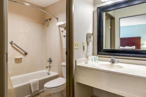 Quality Suites Kansas City International Airport in Kansas City, USA