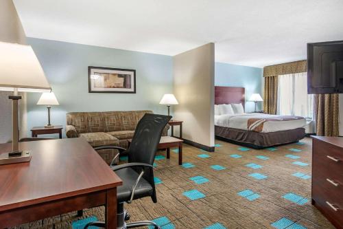 Quality Suites Kansas City International Airport in Kansas City, USA