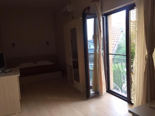 Quadruple Room with Bathroom image 5