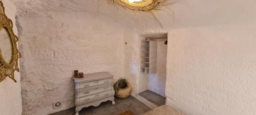 Cuevas Los Coloraos - La Cuadra in Villanueva de las Torres