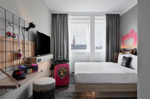 Moxy Queen Room with City View