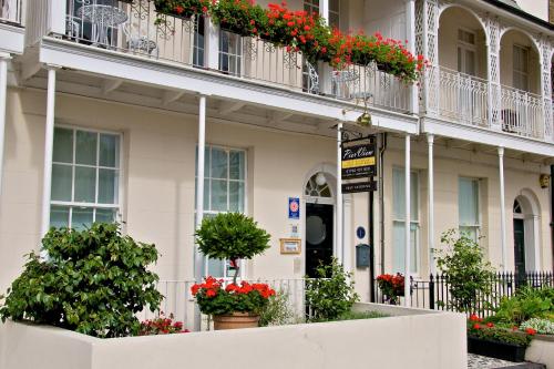 Pier View Self Catering Luxury Apartments - image 9