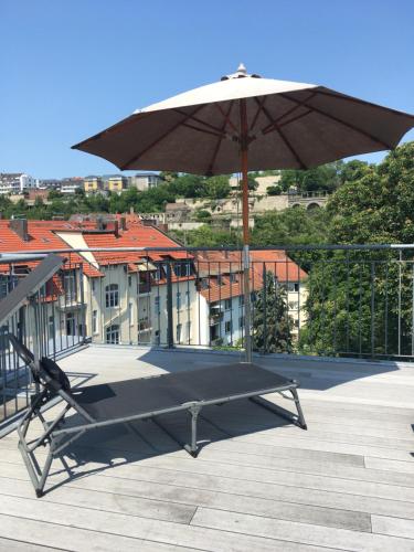 Jugendstil-Altbauwohnung mit Dachterrasse direkt an der Karlsaue