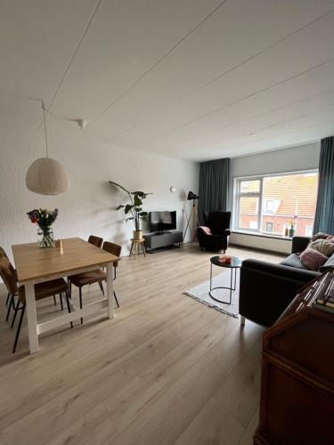 Ruim appartement vlak aan het strand voor 2-5 pers in Katwijk aan Zee