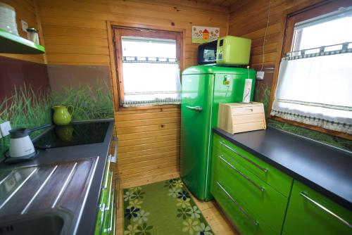 2 bedrooms, 7 beds