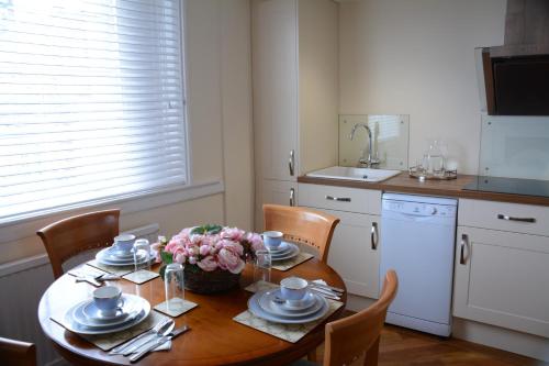 Pier View Self Catering Luxury Apartments - image 2