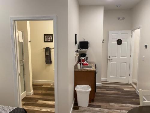 Hermann Crown Suites - image 2