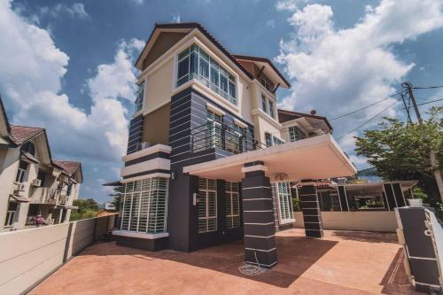 Georgetown Bungalow Pool table 5BR 20pax