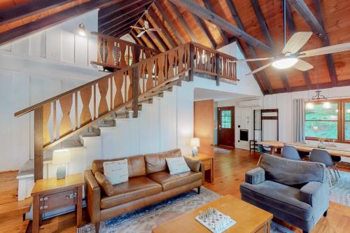 The Treetop Cottage in Glenville, USA