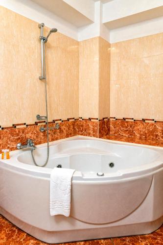 Baño, Hotel Victoria in Pitesti