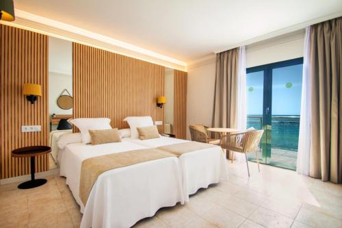 Deluxe Double Room with Balcony and Sea View