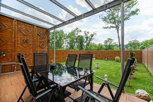 AusZeit Steiraland 1 mit privaten Garten überdachter Terrasse und Parken in Leoben, Österreich