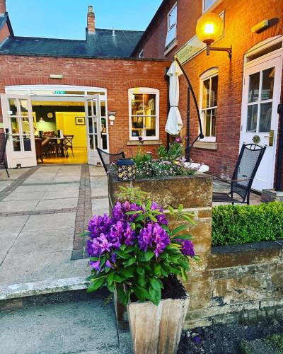B&B Stratford-upon-Avon - The Limes Hotel - Bed and Breakfast Stratford-upon-Avon