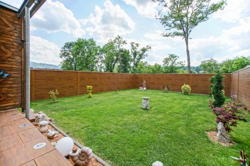 AusZeit Steiraland 1 mit privaten Garten überdachter Terrasse und Parken