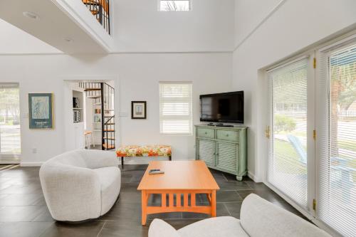 Coastal North Carolina Abode - Rooftop Water Views thumb 3