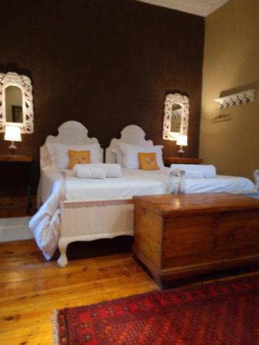 1 double bed, 2 twin beds