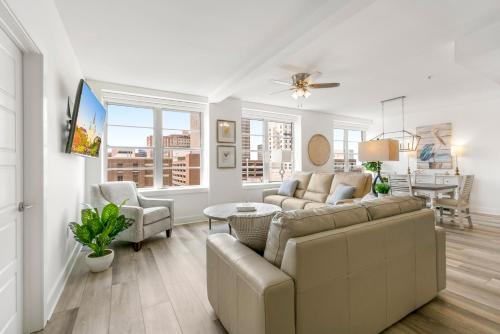 Luxury 4 bedroom condo - Short Walk to Bourbon Street thumb 4
