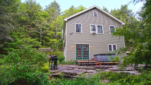Secluded Streamside Home with Hot Tub in Margaretville, USA